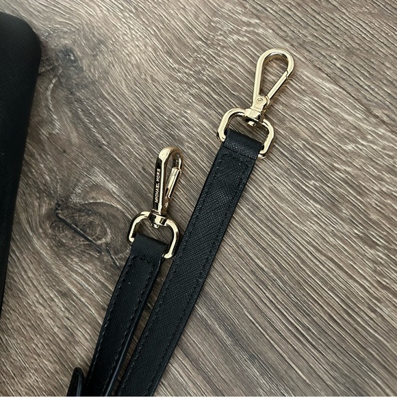 Michael Kors Cindy Dome LG Satchel Black & Gold Saffiano Leather - Picture 5 of 12